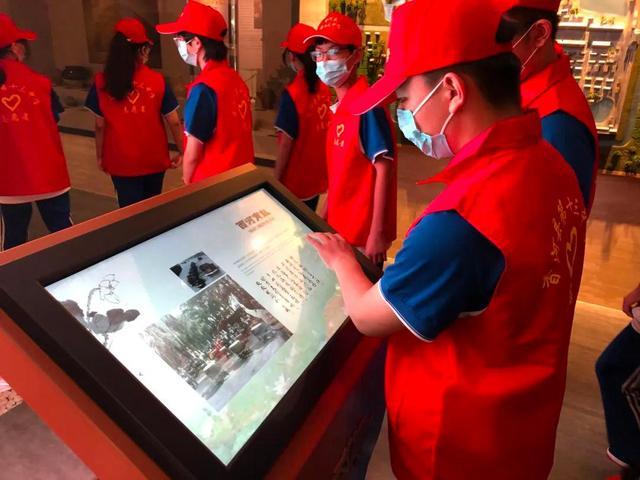 9月16日,香河县图书馆组织县十三中的学生参与青少年研习社品牌活动